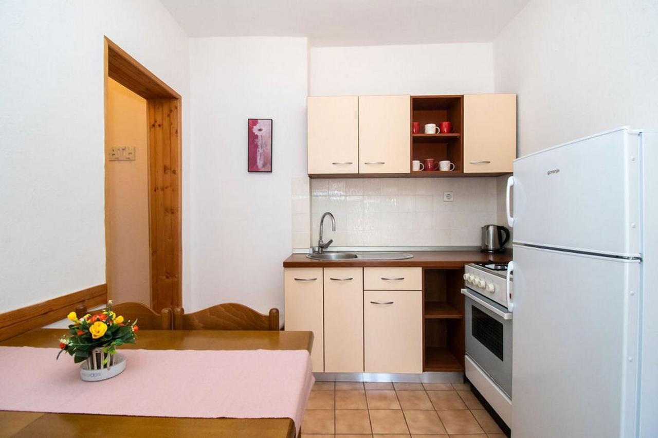 Apartments Crljenko Povljana Exterior photo